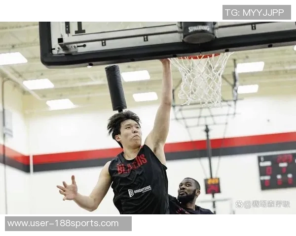 王仕鹏点评杨瀚森技术出色但身体素质不足影响中锋表现 王仕鹏点评杨瀚森技术出色但身体素质不足影响中锋表现